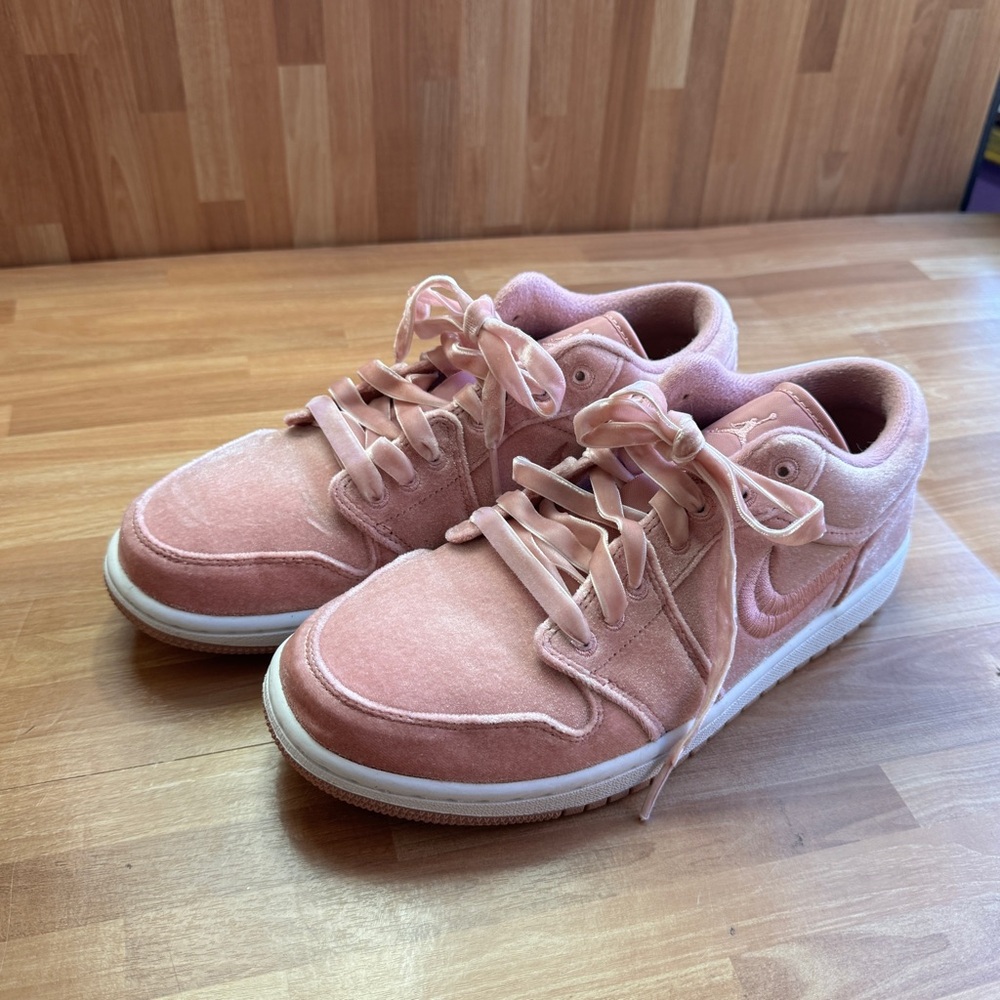 Women's Nike air Jordan 1 se pink velvet women's low sneakers size 9.5 - Picture 2 of 14